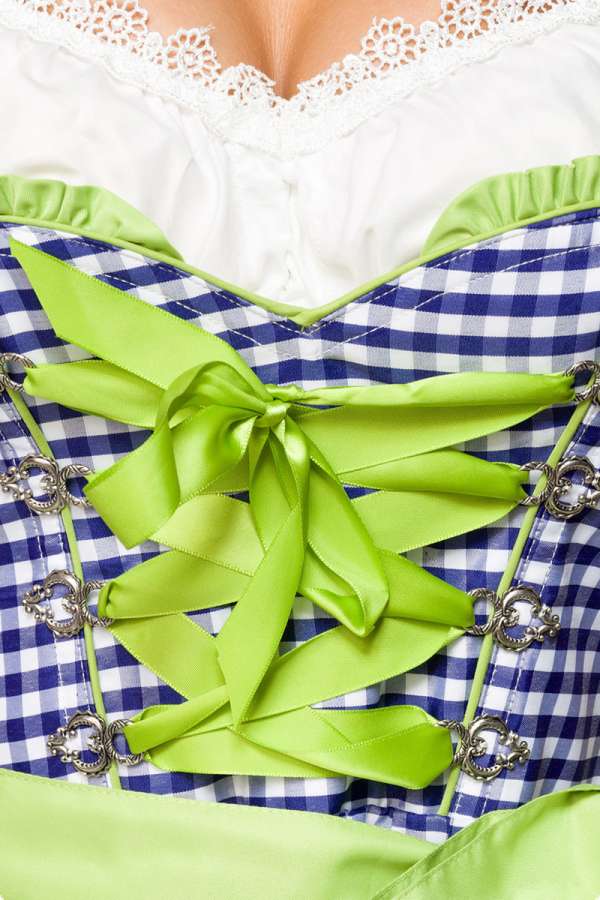 Traditionelles Karodirndl Traditionelles Karodirndl